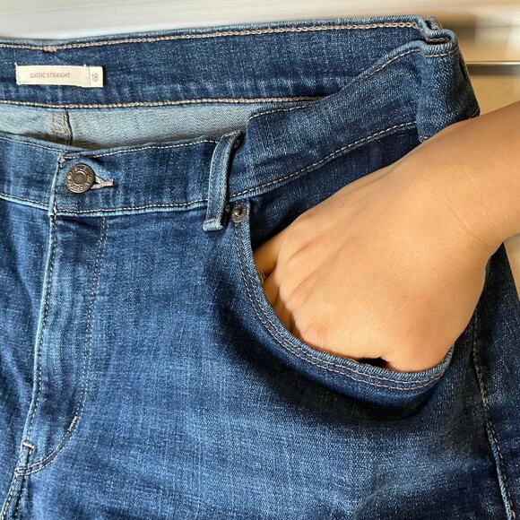 Levi’s Women Cropped Jeans size 18S - W34 L28 Blue Mid Rise Slim Fit - Picture 8 of 12